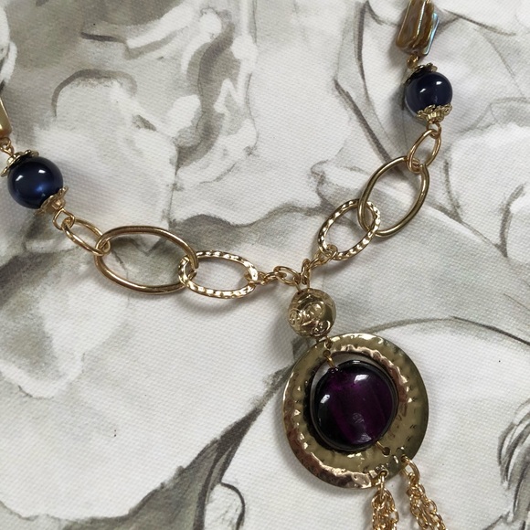 Long beaded gold pendant necklace - Picture 3 of 4